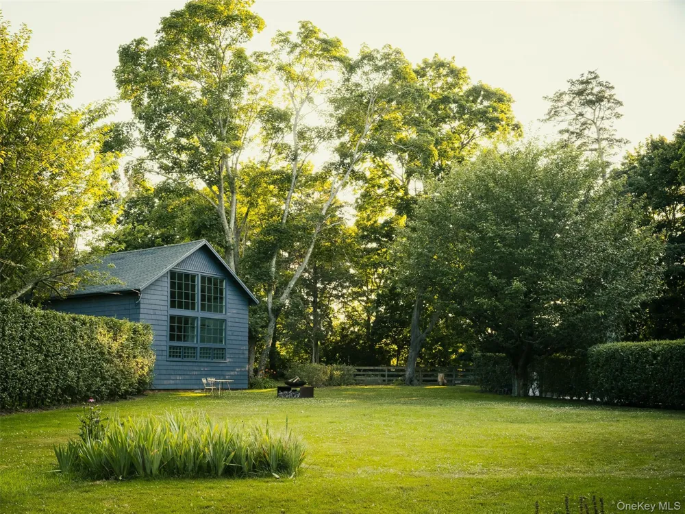 1200 Indian Neck Lane Peconic, NY 11958