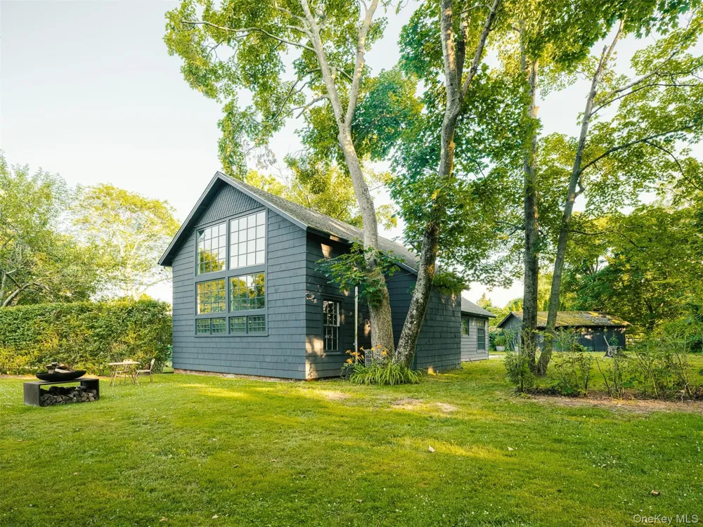 1200 Indian Neck Lane Peconic, NY 11958