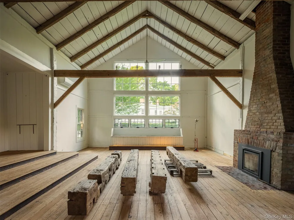 1200 Indian Neck Lane Peconic, NY 11958