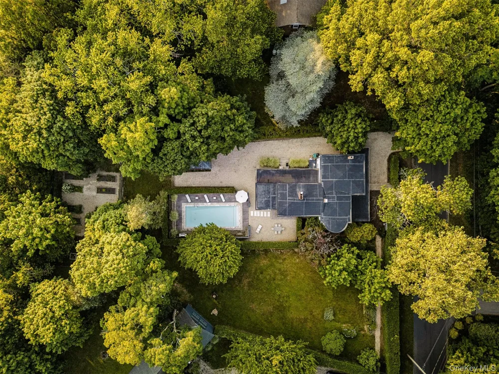 1200 Indian Neck Lane Peconic, NY 11958