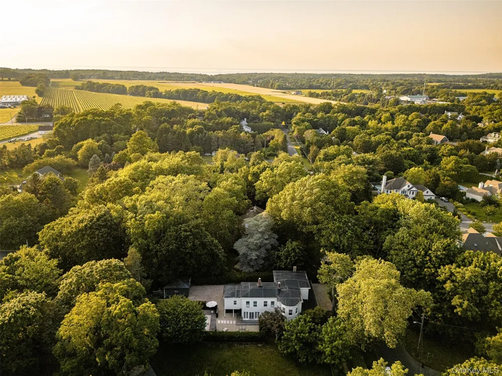 1200 Indian Neck Lane Peconic, NY 11958