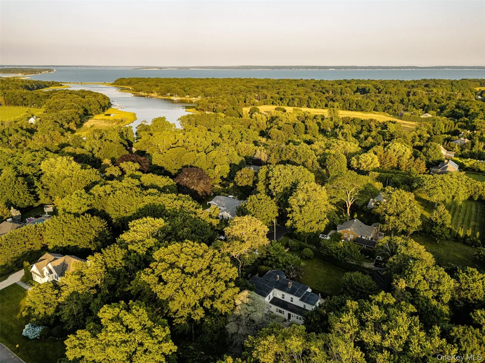 1200 Indian Neck Lane Peconic, NY 11958