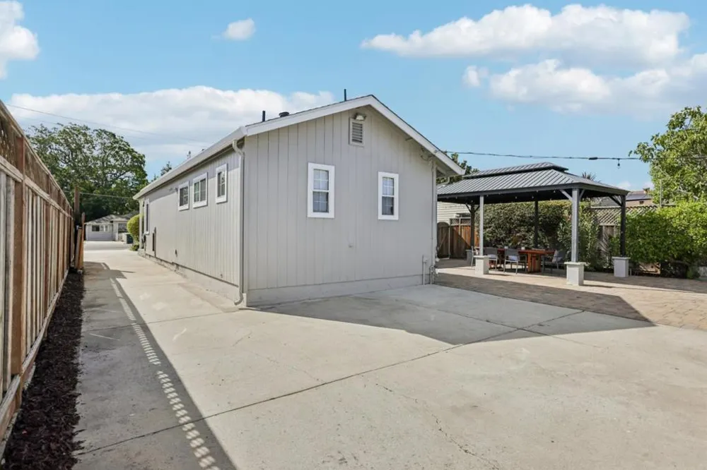 1054 Thornton Way San Jose, CA 95128