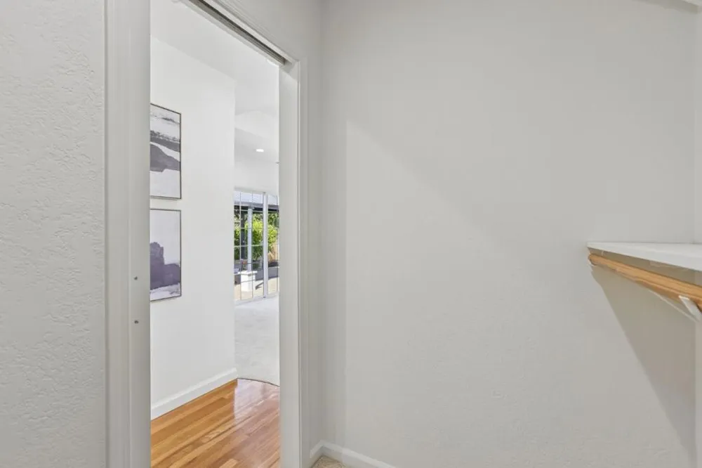 1054 Thornton Way San Jose, CA 95128