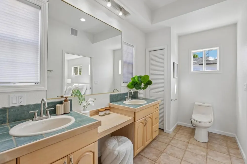 1054 Thornton Way San Jose, CA 95128