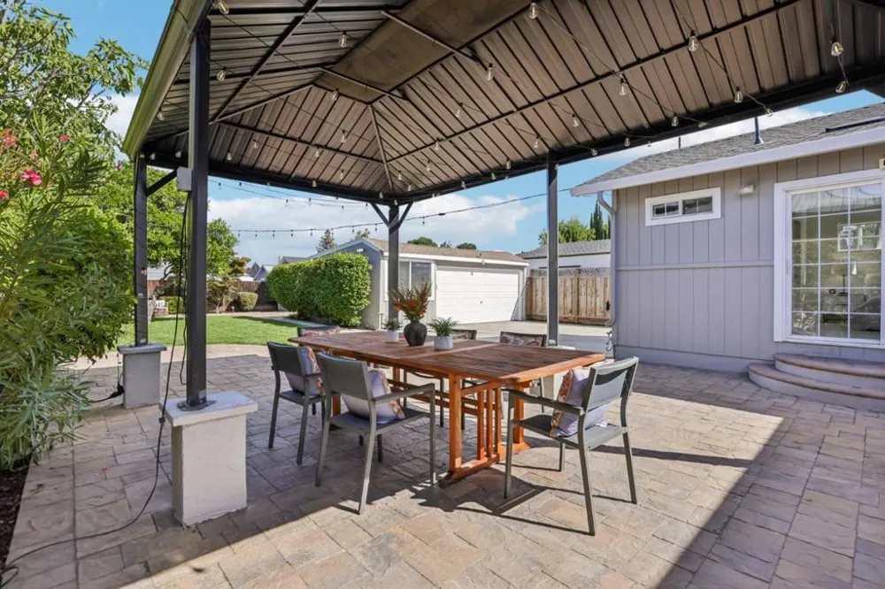 1054 Thornton Way San Jose, CA 95128