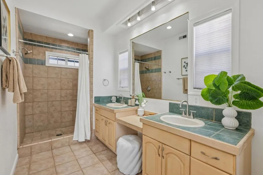 1054 Thornton Way San Jose, CA 95128