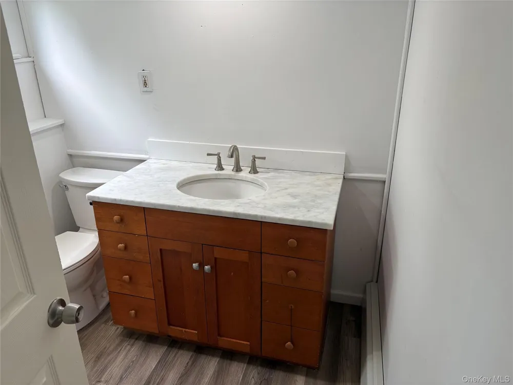 24 Carl Street Ronkonkoma, NY 11779