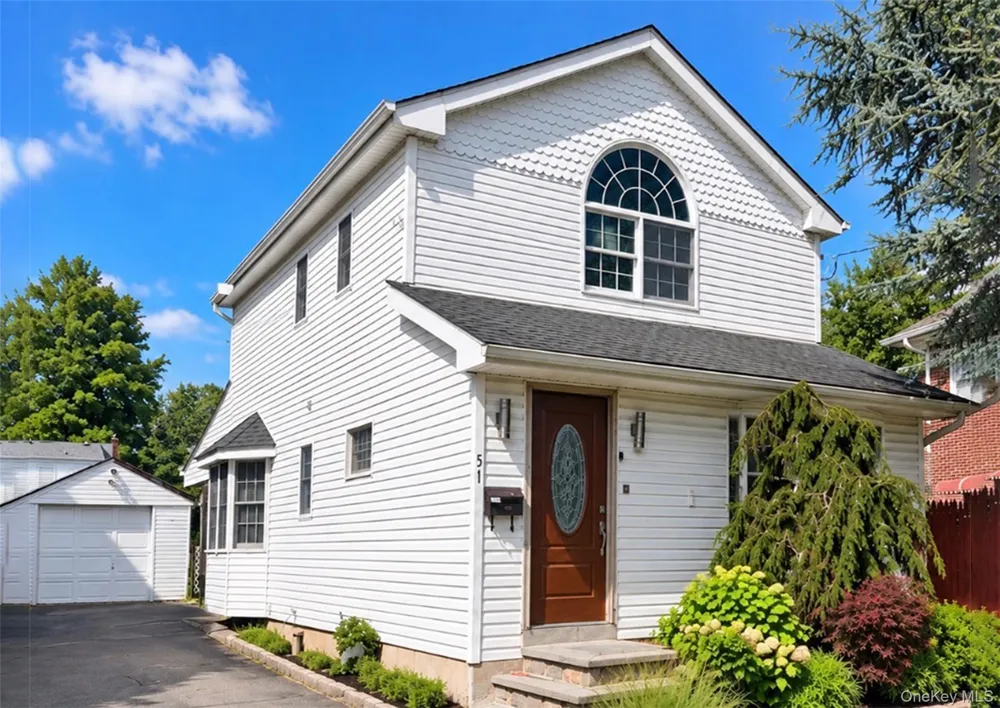 51 Lafayette Avenue Westbury, NY 11590