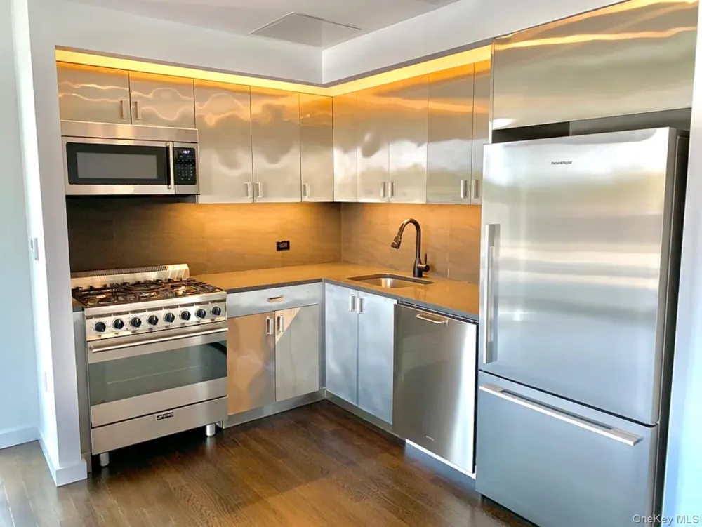 37-40 27th Street #4E Long Island City, NY 11101