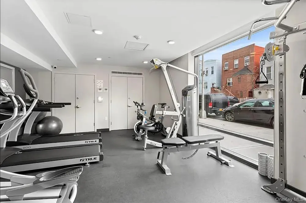 37-40 27th Street #4E Long Island City, NY 11101