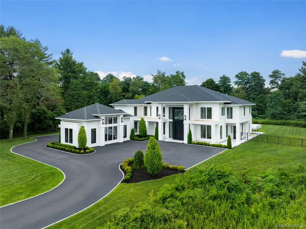 160 Hegemans Lane Old Brookville, NY 11545