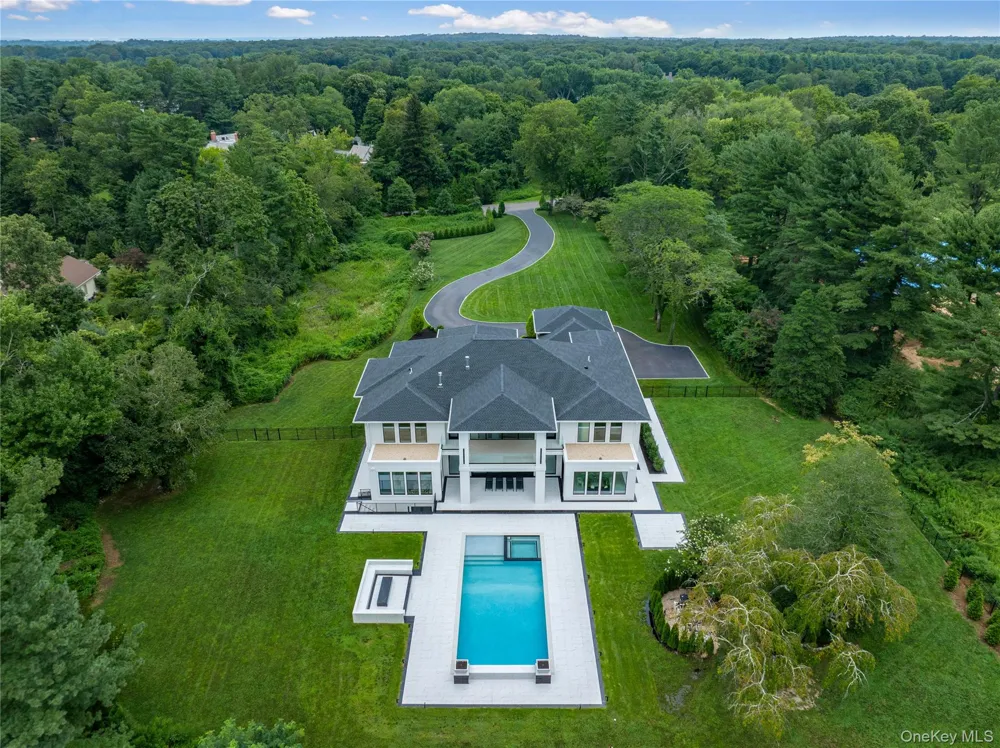 160 Hegemans Lane Old Brookville, NY 11545