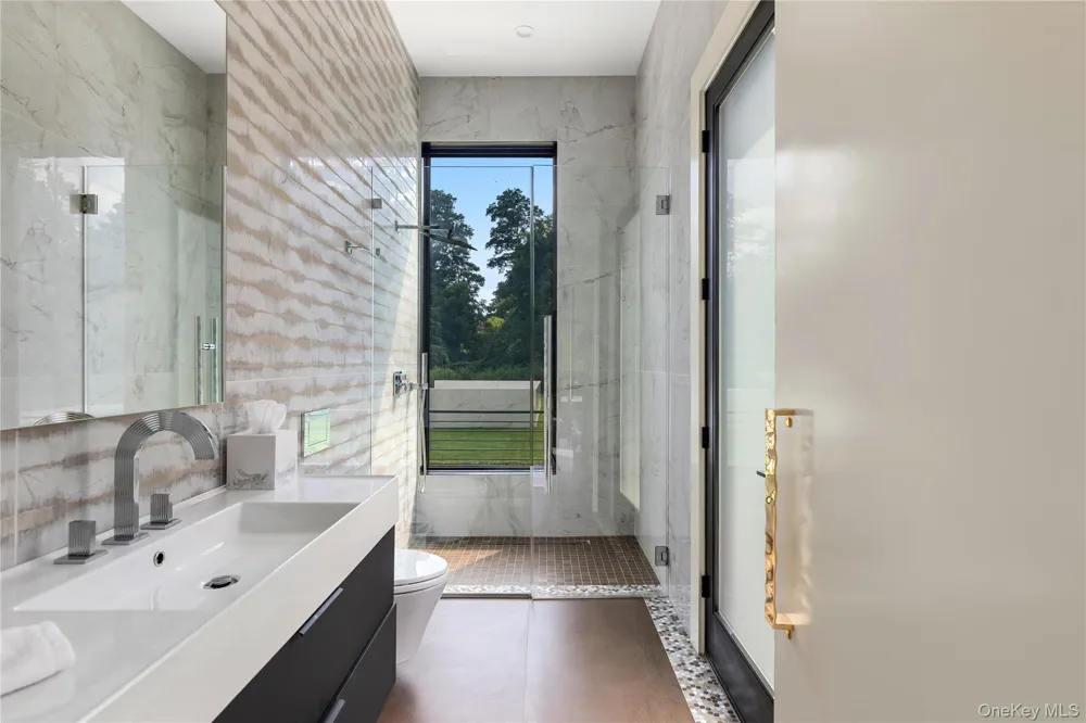 160 Hegemans Lane Old Brookville, NY 11545