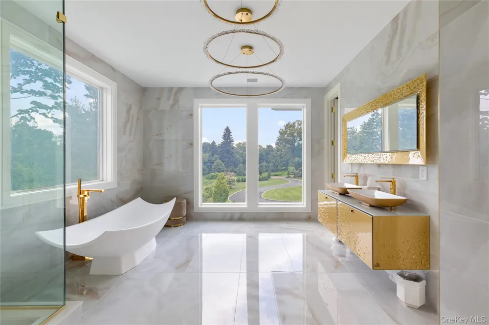 160 Hegemans Lane Old Brookville, NY 11545