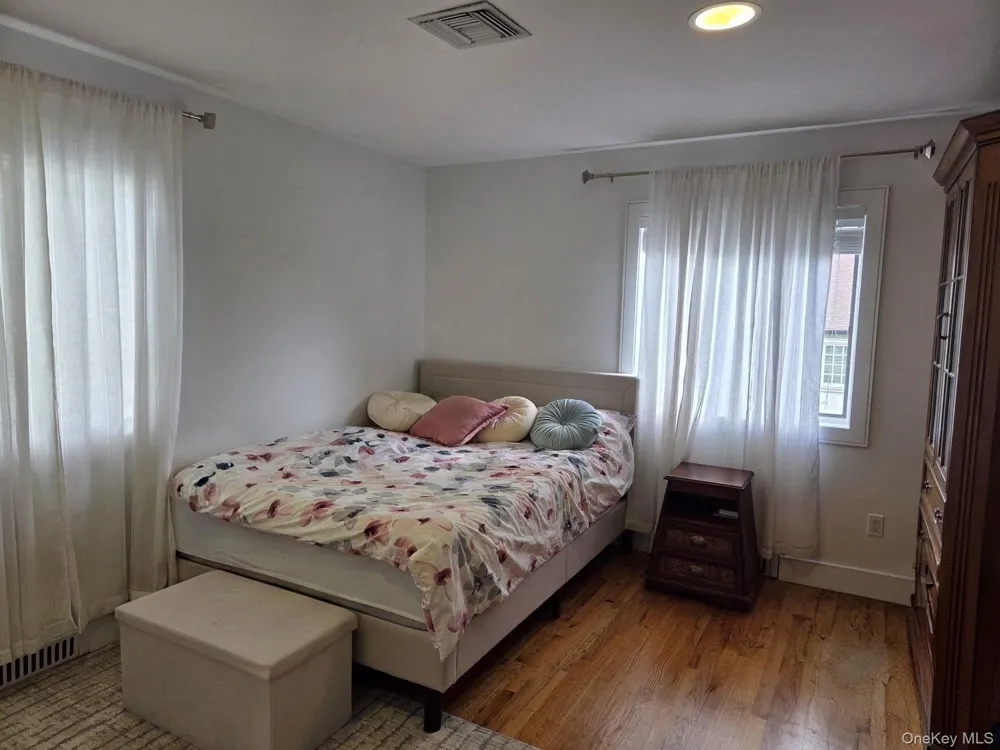 541 Cedarwood Drive Cedarhurst, NY 11516