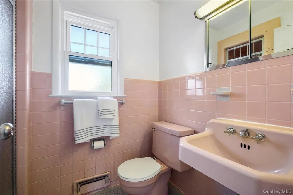 19 Dartmouth Terrace White Plains, NY 10607