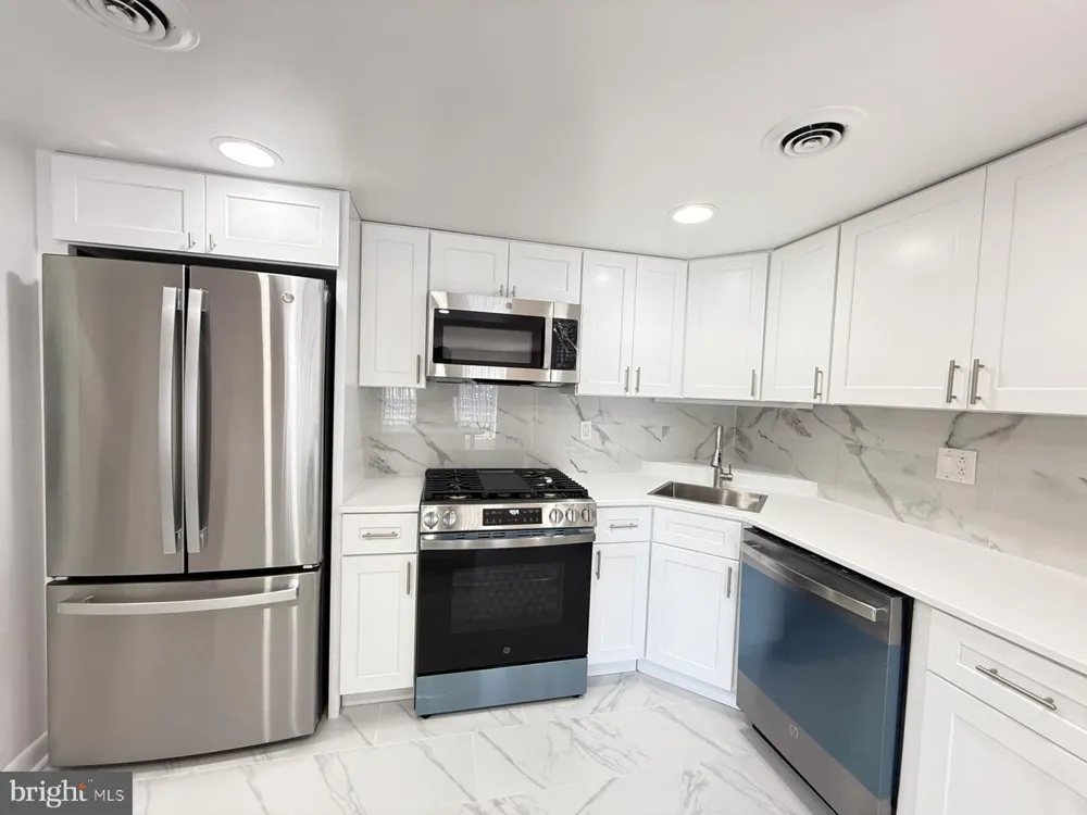 606 COOPER LANDING ROAD #B-3E Cherry Hill, NJ 08002
