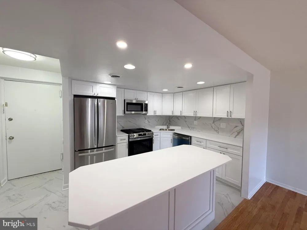 606 COOPER LANDING ROAD #B-3E Cherry Hill, NJ 08002