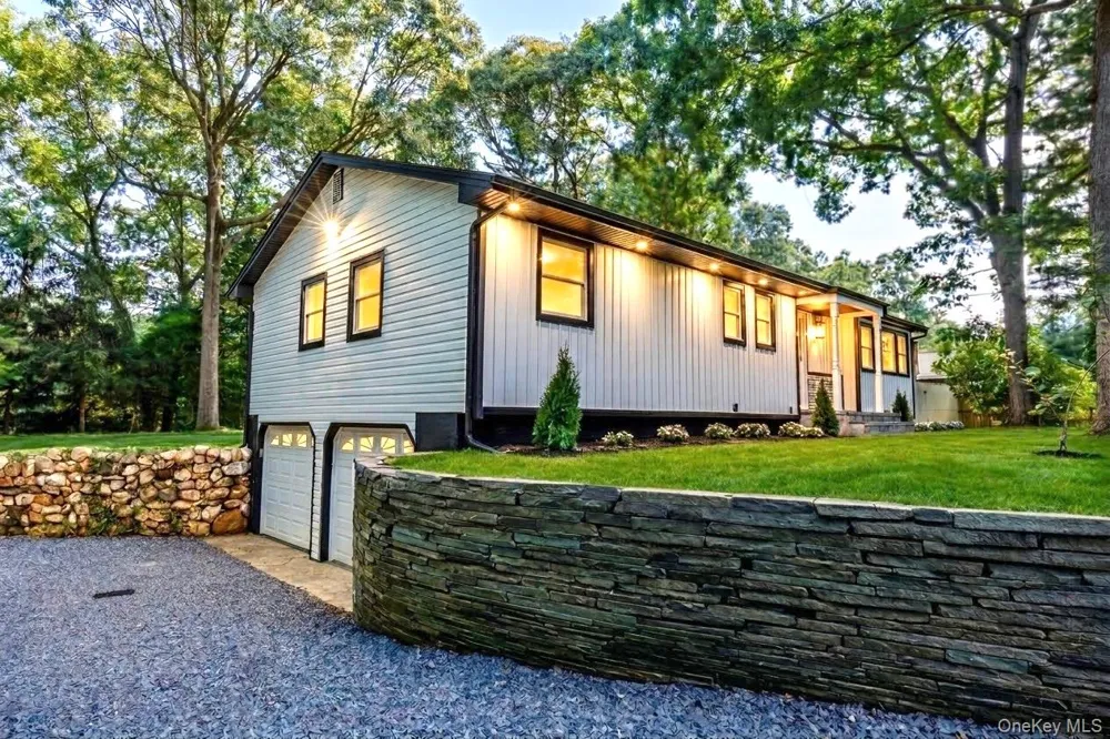14 Camelot Lane East Setauket, NY 11733