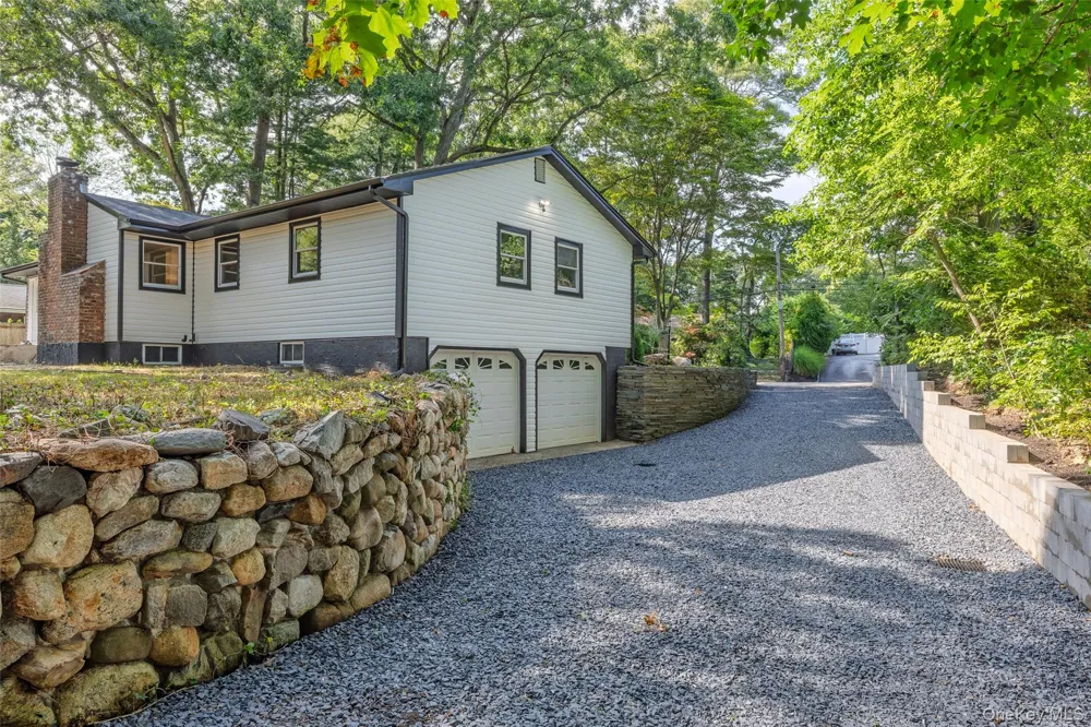 14 Camelot Lane East Setauket, NY 11733