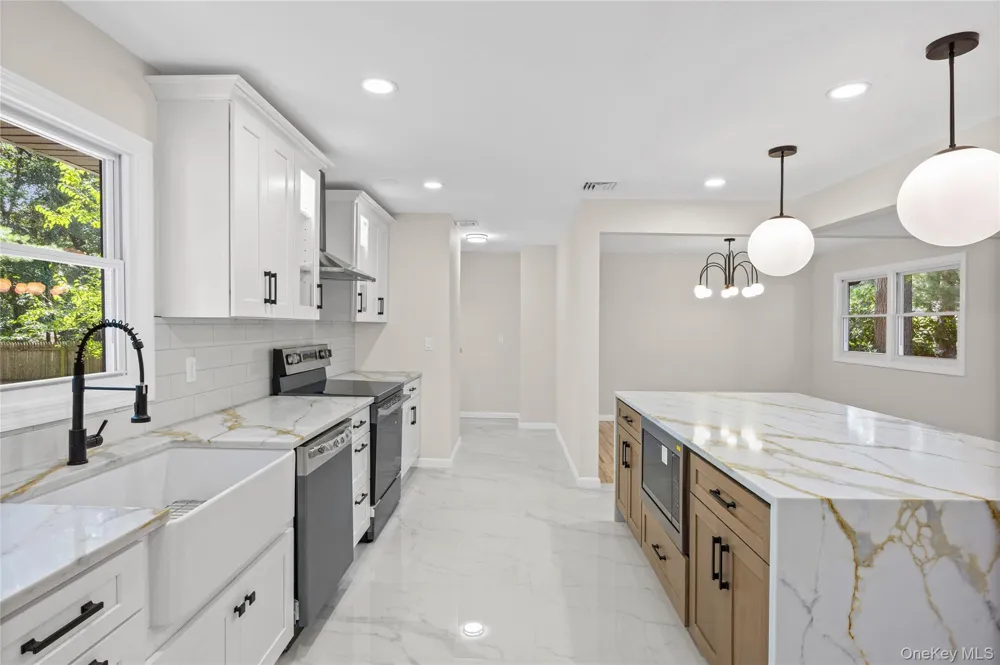 14 Camelot Lane East Setauket, NY 11733