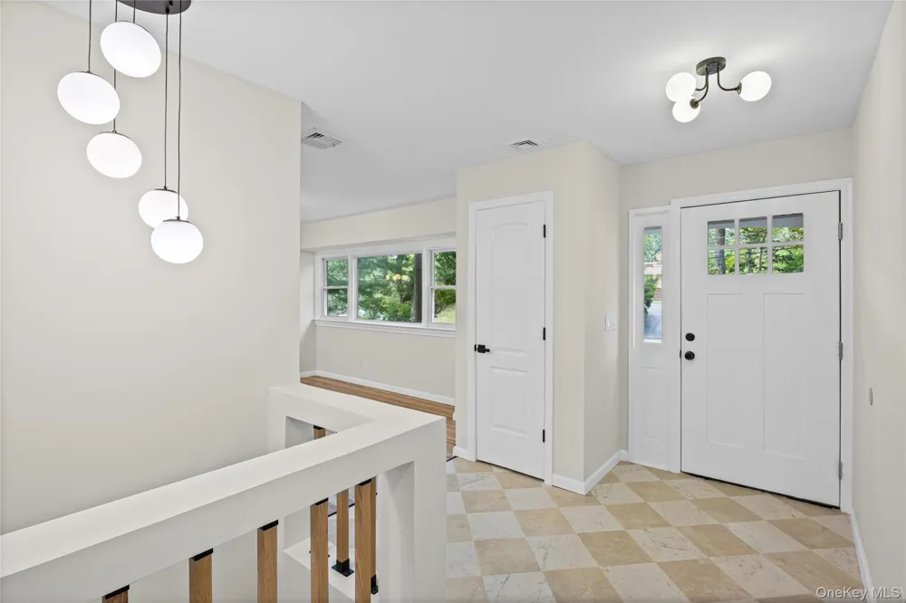 14 Camelot Lane East Setauket, NY 11733