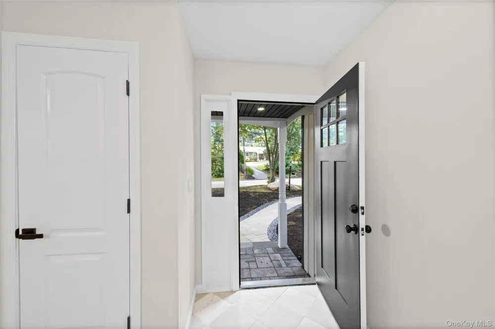 14 Camelot Lane East Setauket, NY 11733