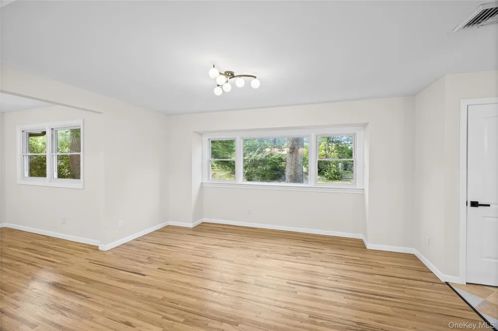 14 Camelot Lane East Setauket, NY 11733