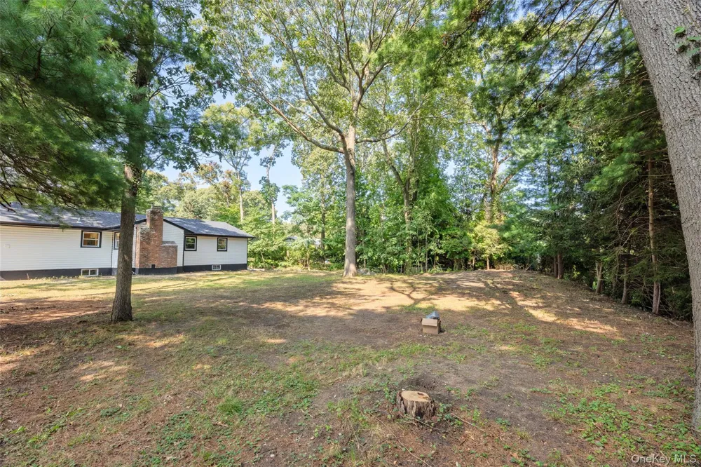 14 Camelot Lane East Setauket, NY 11733