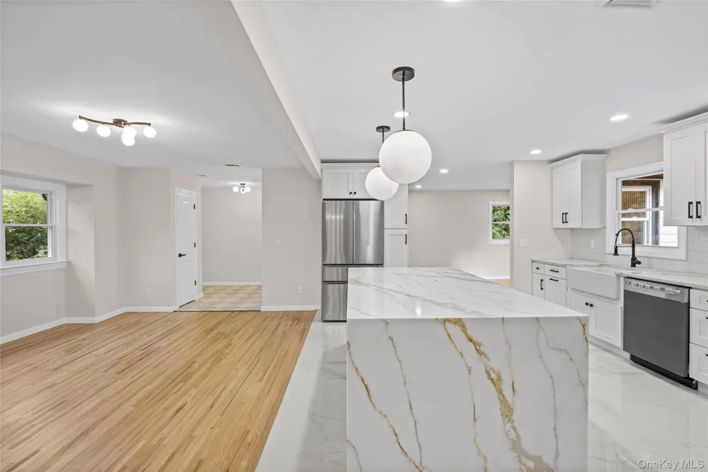 14 Camelot Lane East Setauket, NY 11733