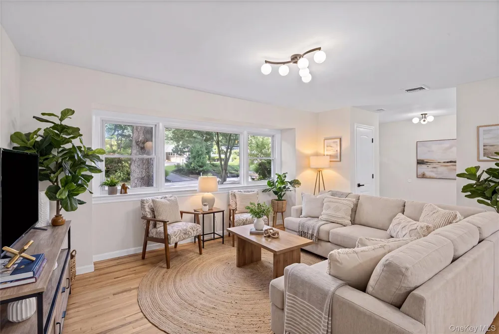 14 Camelot Lane East Setauket, NY 11733