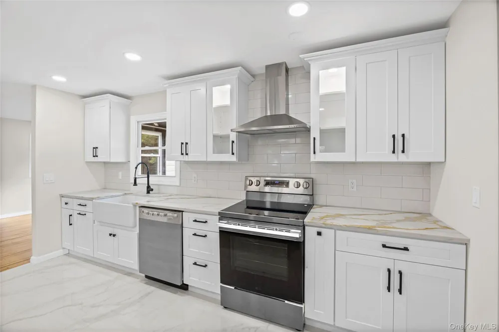 14 Camelot Lane East Setauket, NY 11733