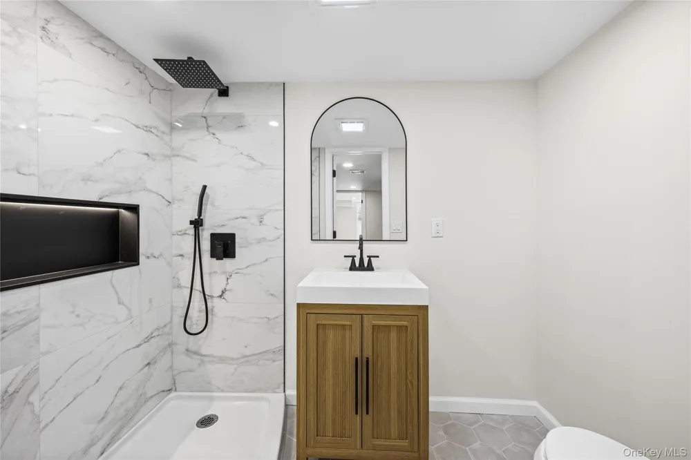 14 Camelot Lane East Setauket, NY 11733