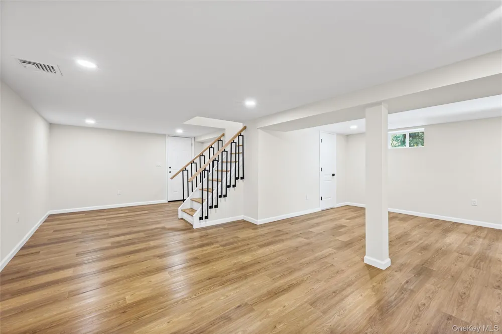 14 Camelot Lane East Setauket, NY 11733