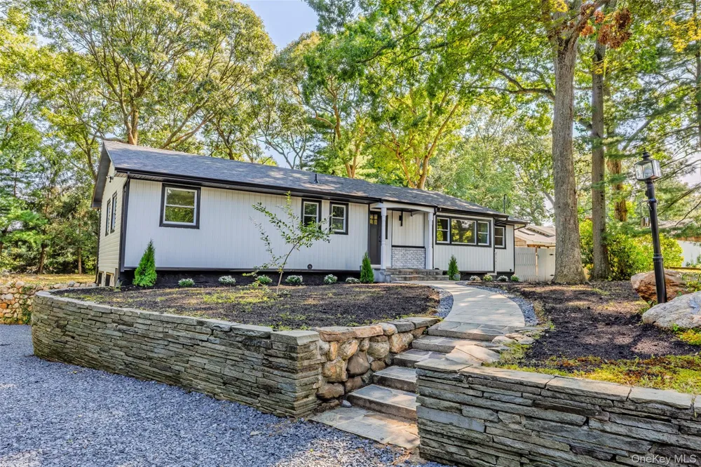 14 Camelot Lane East Setauket, NY 11733
