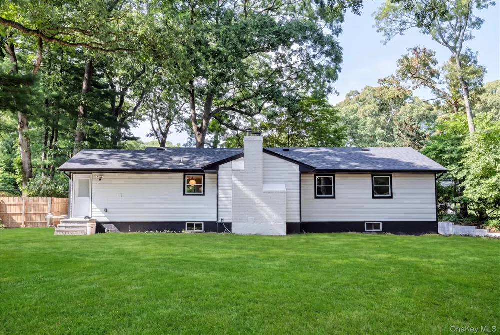 14 Camelot Lane East Setauket, NY 11733