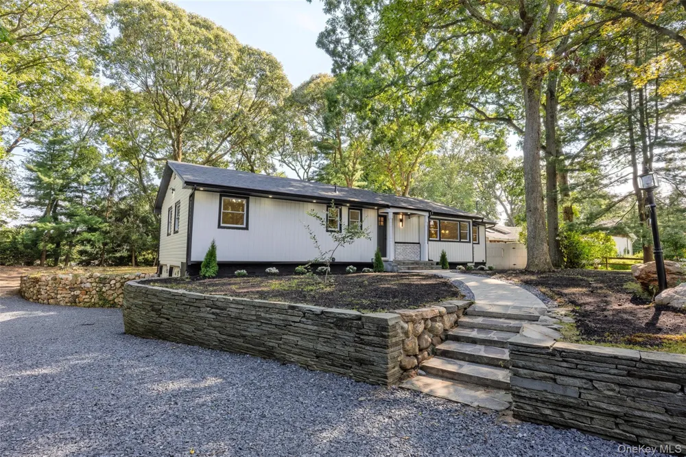 14 Camelot Lane East Setauket, NY 11733