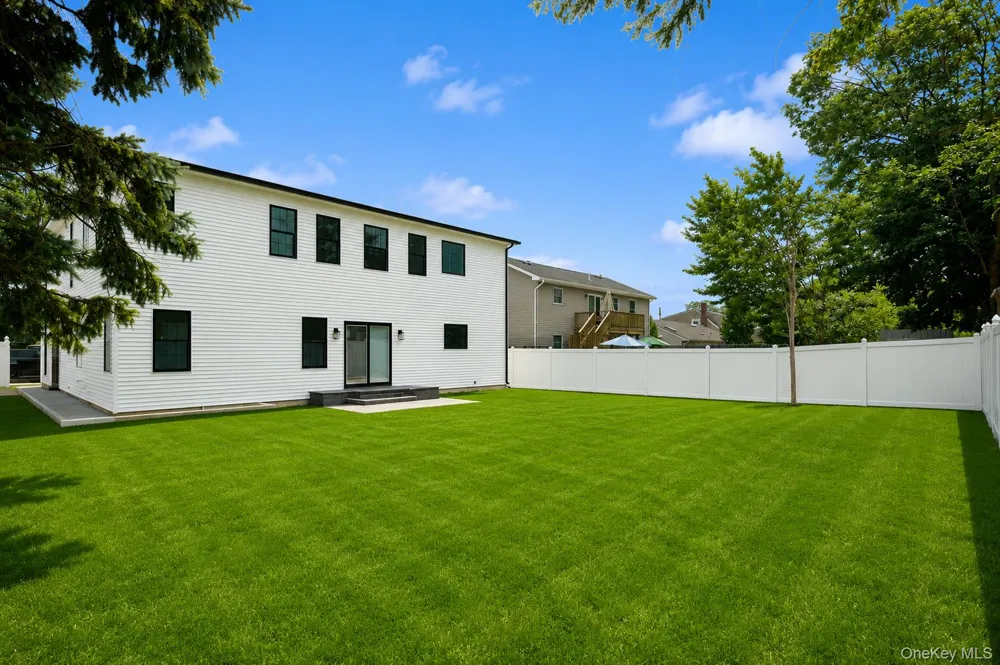 1222 Powell Avenue North Merrick, NY 11566