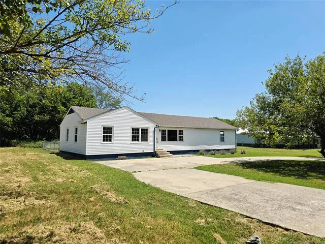 19271 S 4079 ROAD Claremore, OK 74019