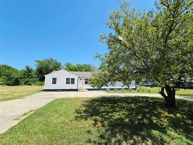 19271 S 4079 ROAD Claremore, OK 74019