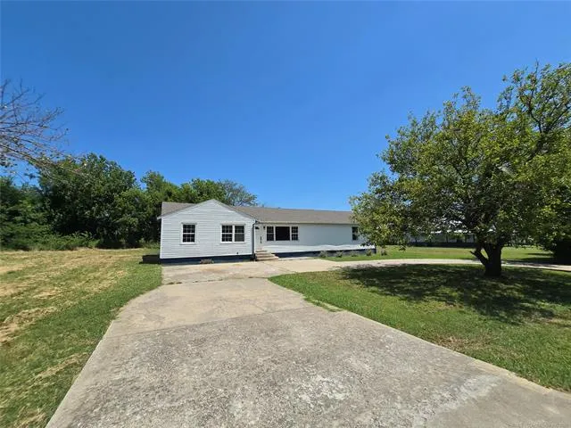 19271 S 4079 ROAD Claremore, OK 74019