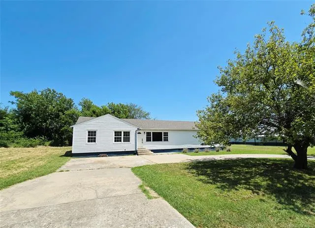 19271 S 4079 ROAD Claremore, OK 74019