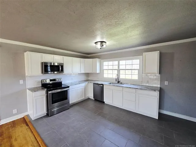 19271 S 4079 ROAD Claremore, OK 74019