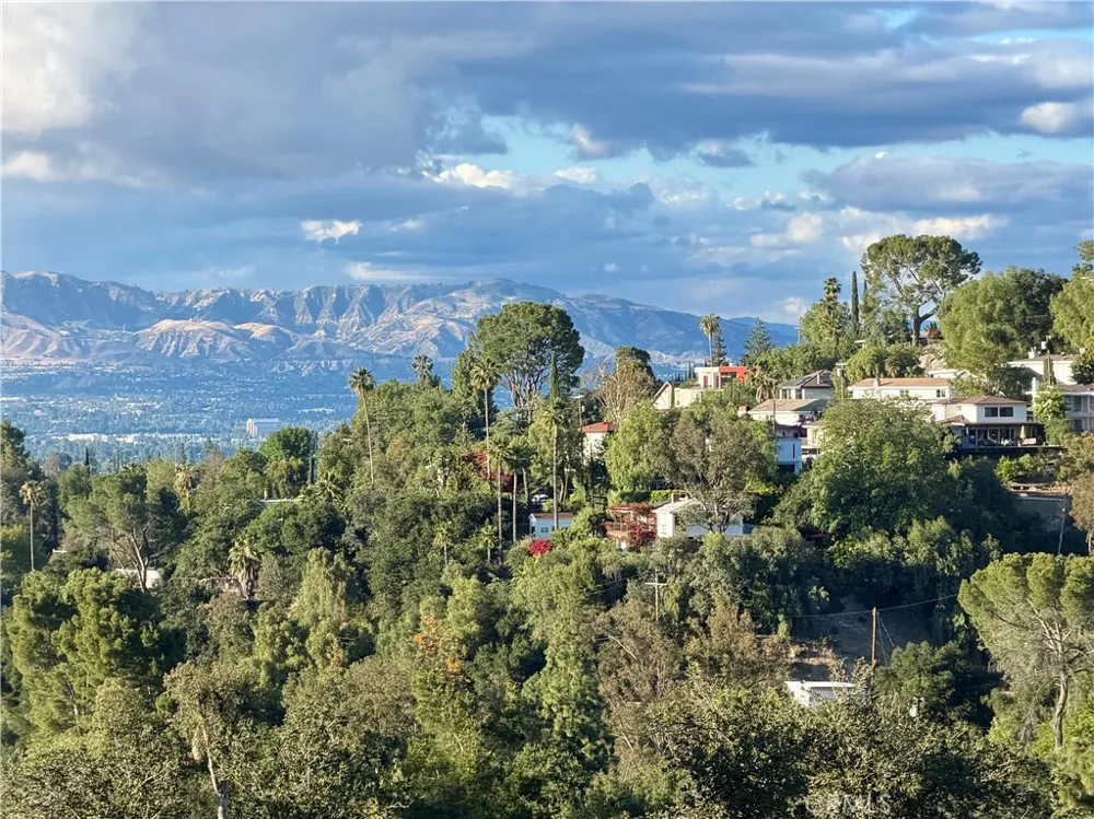 4234 Alhama Drive Woodland Hills, CA 91364