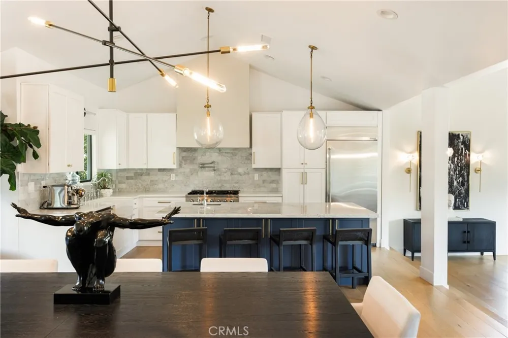 4234 Alhama Drive Woodland Hills, CA 91364