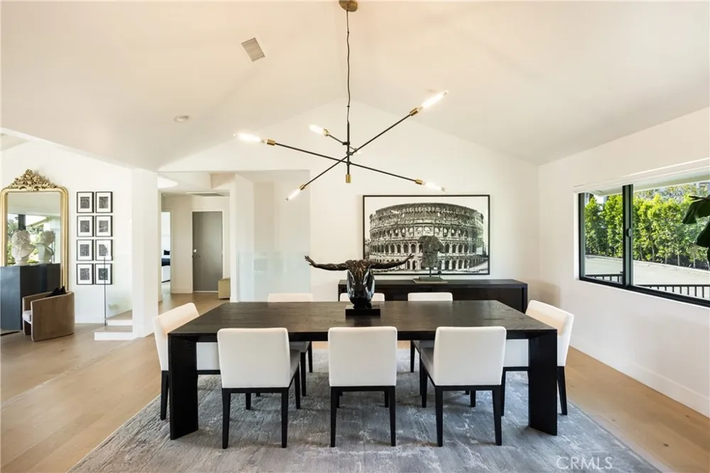 4234 Alhama Drive Woodland Hills, CA 91364