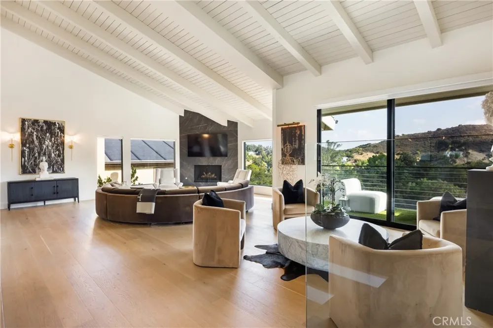 4234 Alhama Drive Woodland Hills, CA 91364