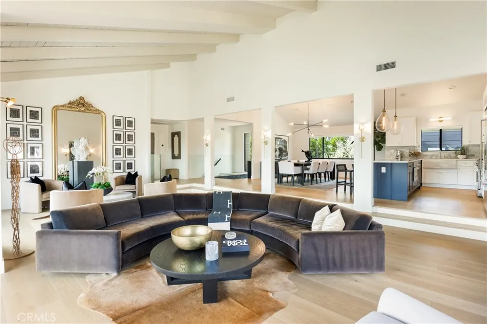 4234 Alhama Drive Woodland Hills, CA 91364