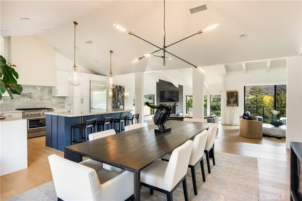 4234 Alhama Drive Woodland Hills, CA 91364